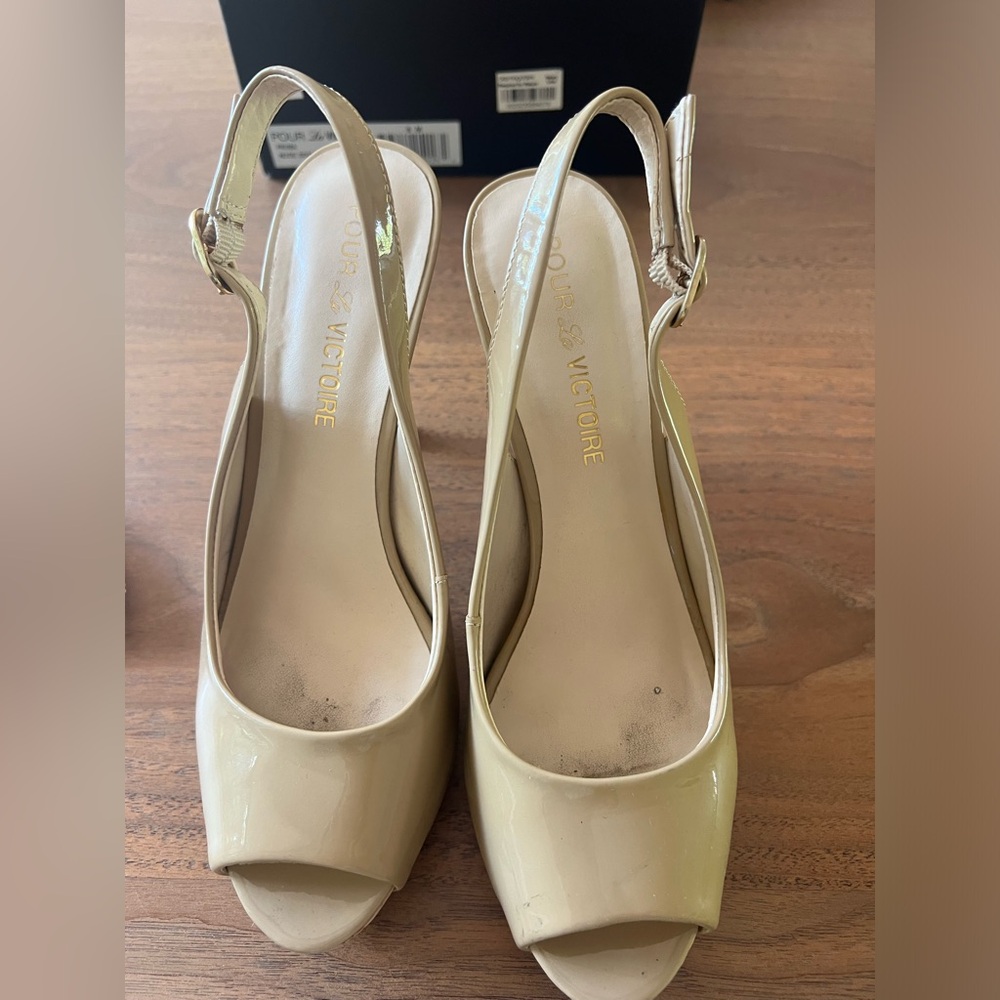 Pour La Victoire nude patent pump size 8M